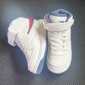 Zapatos de niños size 9.